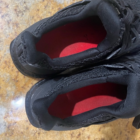 Adidas Ultraboost size 8.5 - Picture 5 of 9